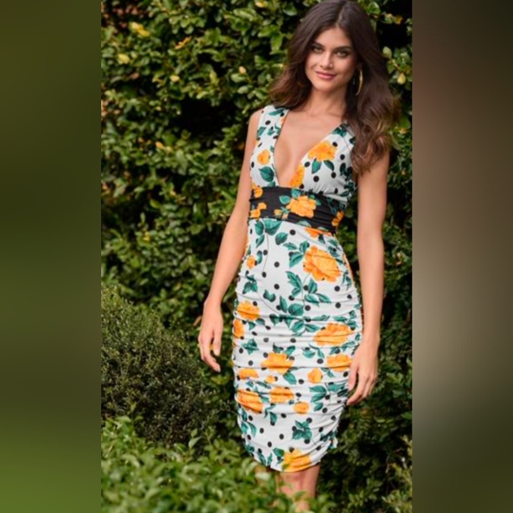 NWOT 🌞SALE🌞 Floral Dress With Deep Plunge